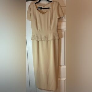 Donna Morgan Lined Long Cream Off White Dress Size 10‎